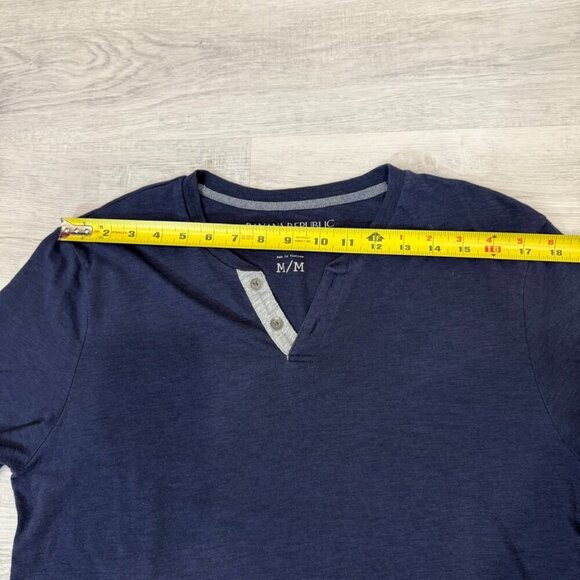 Banana Republic Size M Basic Navy Blue V-Neck T Shirt Vintage Style - Picture 10 of 14